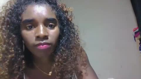 Snapshot of elina981 chatting on May 21, 8:49 pm elina981 online show from May 21, 8:49 pm