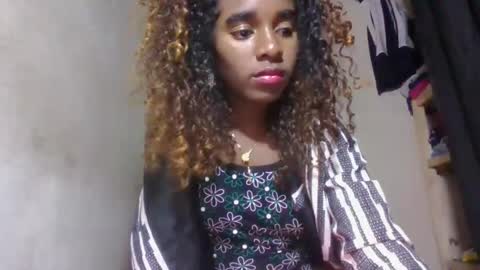 Snapshot of elina981 chatting on May 27, 3:47 am elina981 online show from May 27, 3:47 am