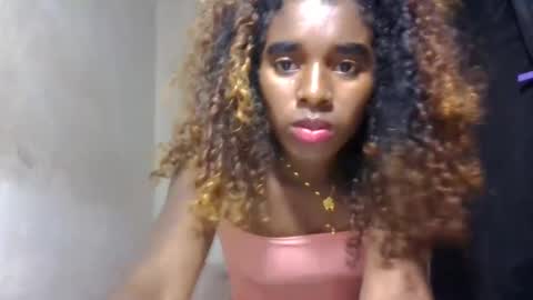 Snapshot of elina981 chatting on May 27, 4:04 pm elina981 online show from May 27, 4:04 pm