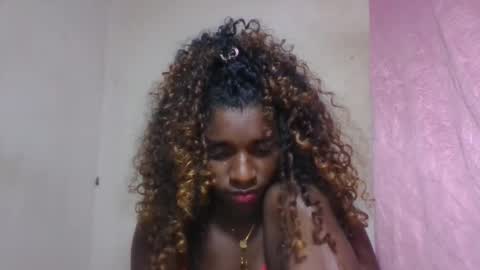Snapshot of elina981 chatting on May 29, 9:57 pm elina981 online show from May 29, 9:57 pm