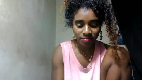 Snapshot of elina981 chatting on June 8, 10:37 am elina981 online show from June 8, 10:37 am