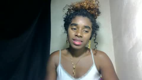 Snapshot of elina981 chatting on June 12, 7:02 pm elina981 online show from June 12, 7:02 pm