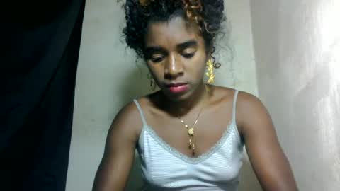 Snapshot of elina981 chatting on June 13, 7:17 am elina981 online show from June 13, 7:17 am