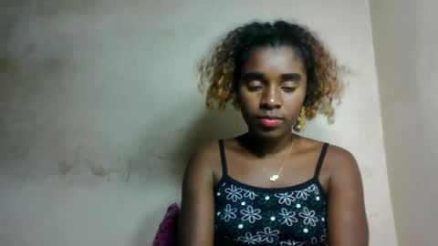 Snapshot of elina981 chatting on June 17, 3:13 pm elina981 online show from June 17, 3:13 pm