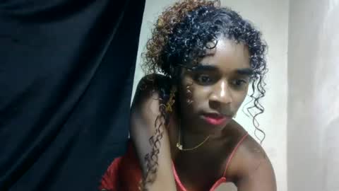Snapshot of elina981 chatting on June 18, 4:44 pm elina981 online show from June 18, 4:44 pm