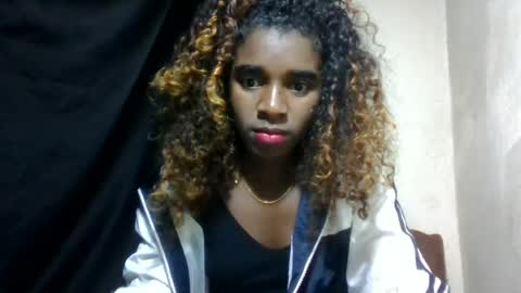 Snapshot of elina981 chatting on June 19, 5:34 am elina981 online show from June 19, 5:34 am