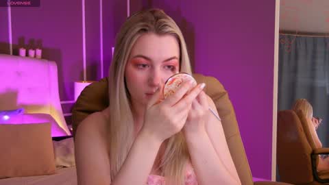 Snapshot of elina_nortas chatting on February 5, 1:26 am Elina online show from February 5, 1:26 am