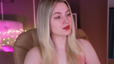 Snapshot of elina_nortas chatting on February 11, 1:20 am Elina online show from February 11, 1:20 am