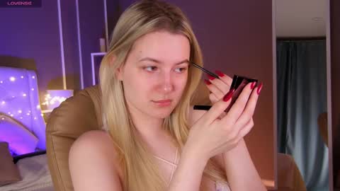 Snapshot of elina_nortas chatting on February 24, 1:13 am Elina online show from February 24, 1:13 am