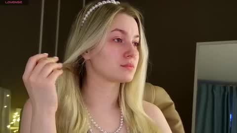 Snapshot of elina_nortas chatting on March 8, 1:06 am Elina online show from March 8, 1:06 am