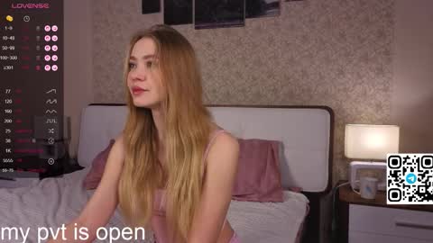 Snapshot of elina_wilgauch chatting on November 21, 1:26 am Elina online show from November 21, 1:26 am