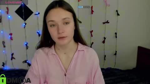 Snapshot of elina_x chatting on June 4, 1:50 pm elina_x online show from June 4, 1:50 pm