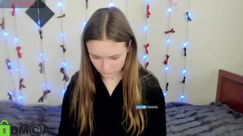 Snapshot of elina_x chatting on June 5, 1:28 pm elina_x online show from June 5, 1:28 pm