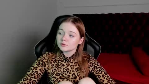 elinavale online show from March 19, 5:39 pm