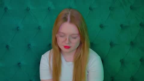 elinavale online show from April 23, 5:15 pm
