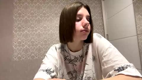 Elisa online show from October 18, 10:10 pm
