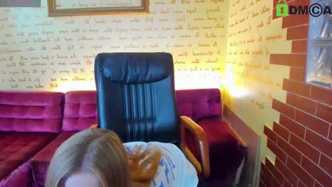 elinor_faith online show from October 31, 1:45 pm