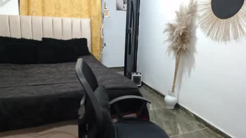 ELIO online show from May 5, 2:19 am