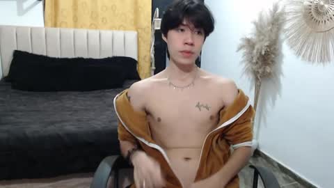 Snapshot of elio_collem chatting on May 21, 2:51 am ELIO online show from May 21, 2:51 am