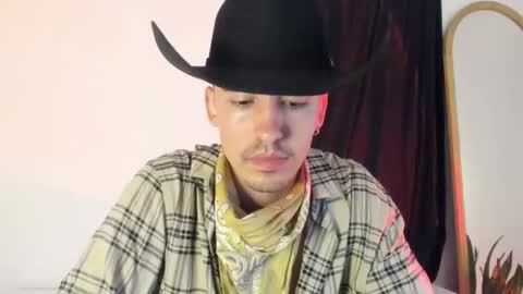 Snapshot of elio_dicaprio chatting on November 2, 2:36 am elio_dicaprio online show from November 2, 2:36 am