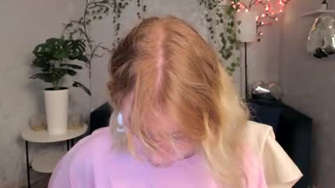 Snapshot of elira_vane chatting on June 22, 3:08 am Elira Vane online show from June 22, 3:08 am