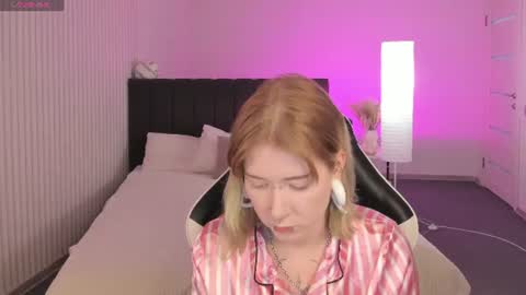 Snapshot of elira_vane chatting on June 30, 2:56 am Elira Vane online show from June 30, 2:56 am