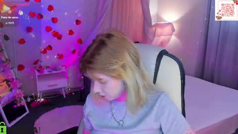 Snapshot of elira_vane chatting on July 8, 3:11 am Elira Vane online show from July 8, 3:11 am