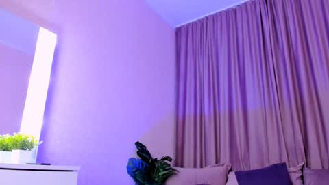 Elizabeth online show from December 17, 11:17 am