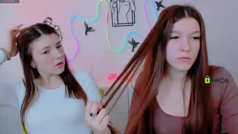 Snapshot of elis_sunny chatting on March 17, 6:06 am elis_sunny online show from March 17, 6:06 am