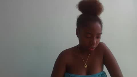 elisa821456 online show from March 9, 7:01 am