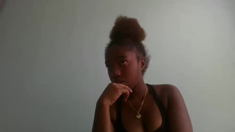 elisa821456 online show from March 11, 9:48 am