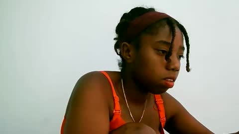 elisa821456 online show from March 19, 7:45 am