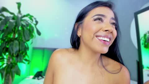 Snapshot of elisa_castrillon chatting on December 17, 12:01 am Elisa online show from December 17, 12:01 am