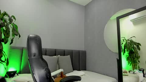 Snapshot of elisa_castrillon chatting on January 19, 7:26 pm Elisa online show from January 19, 7:26 pm