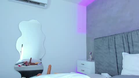 Snapshot of elisa_castrillon chatting on March 5, 11:05 pm Elisa online show from March 5, 11:05 pm
