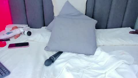 Snapshot of elisa_castrillon chatting on March 12, 10:39 pm Elisa online show from March 12, 10:39 pm