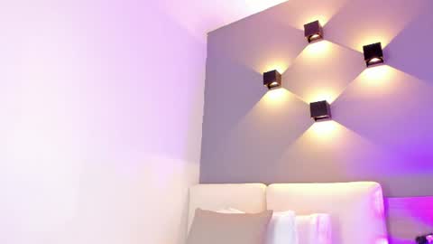 Snapshot of elisa_castrillon chatting on July 22, 8:11 pm Elisa online show from July 22, 8:11 pm
