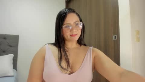 Snapshot of elisa_connors18 chatting on January 18, 1:09 am online show from January 18, 1:09 am