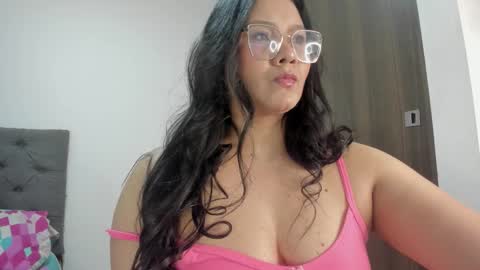 Snapshot of elisa_connors18 chatting on March 1, 10:45 pm online show from March 1, 10:45 pm