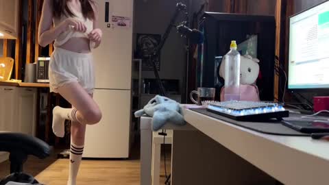 Elisa North online show from February 3, 5:29 am