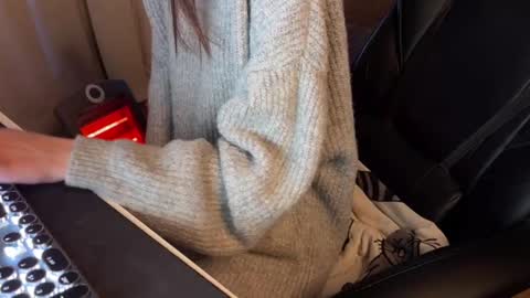 Elisa North online show from March 2, 5:25 pm