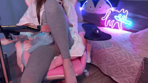 Elisa North online show from September 21, 1:24 pm