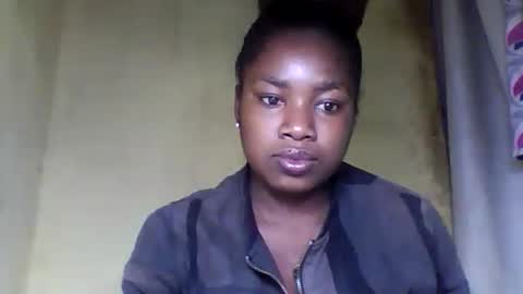 Snapshot of elisabeth2525 chatting on June 16, 7:05 pm elisabeth2525 online show from June 16, 7:05 pm