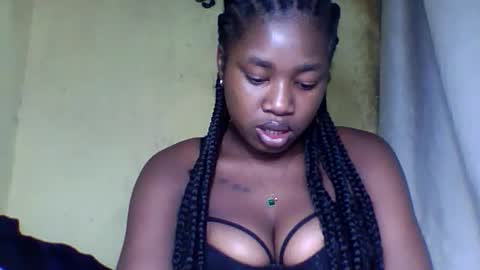 Snapshot of elisabeth2525 chatting on June 18, 11:03 am elisabeth2525 online show from June 18, 11:03 am