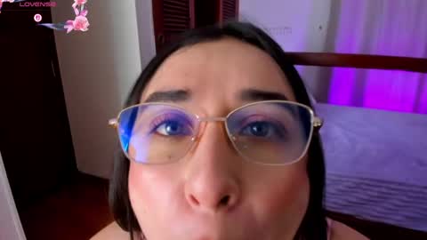 Snapshot of elisabetta_amour chatting on May 24, 10:20 am Eli online show from May 24, 10:20 am