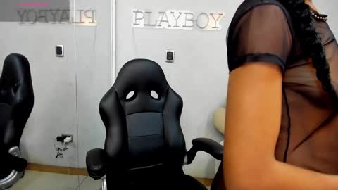 elisabettamonroy online show from November 18, 3:27 pm