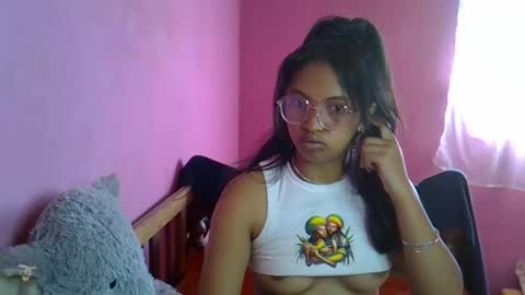 Snapshot of elisah01 chatting on May 27, 5:59 am elisah01 online show from May 27, 5:59 am