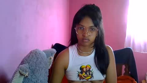 Snapshot of elisah01 chatting on June 2, 6:04 am elisah01 online show from June 2, 6:04 am