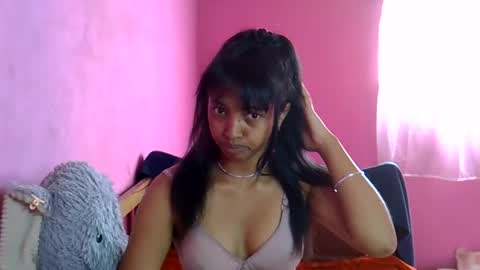 Snapshot of elisah01 chatting on June 4, 5:13 am elisah01 online show from June 4, 5:13 am