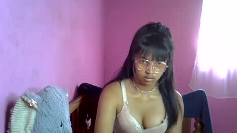 Snapshot of elisah01 chatting on June 7, 5:00 am elisah01 online show from June 7, 5:00 am